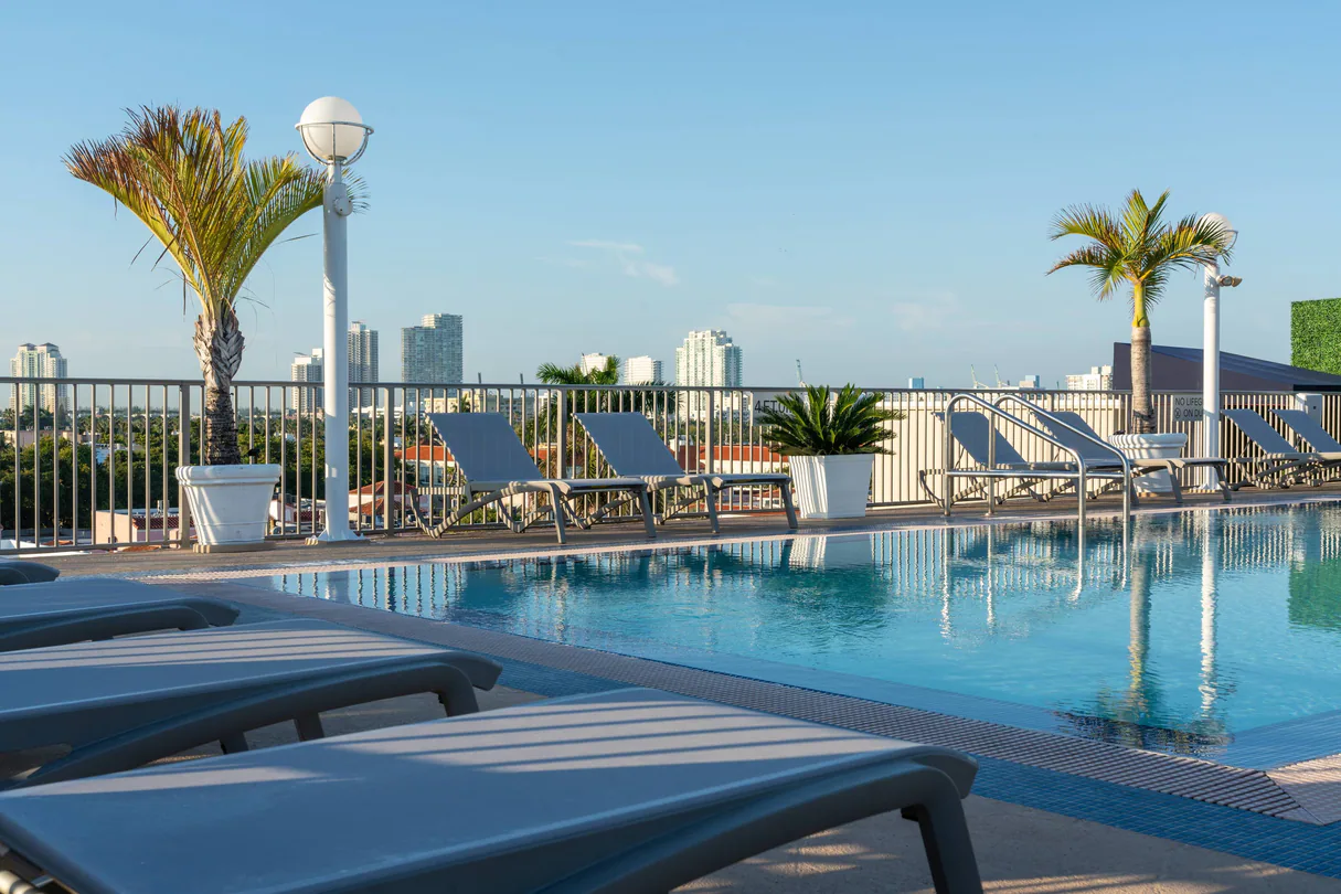 Courtyard-By-Marriott-South-Beach-Miami-Robert-Finvarb-Companies-4